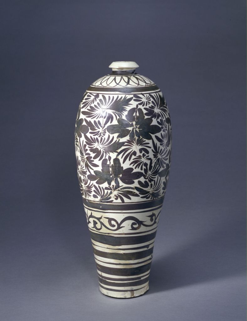 图片[1]-Cizhou kiln white ground black flower plum vase-China Archive